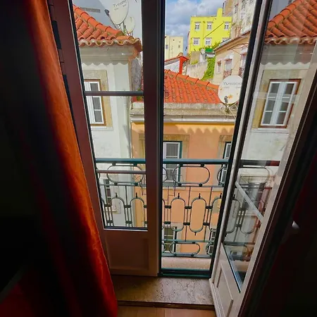 2 Bedroom, 2 Bathroom - Travessa Da Madalena *