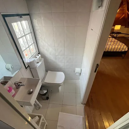 2 Bedroom, 2 Bathroom - Travessa Da Madalena Apartment Lisbon