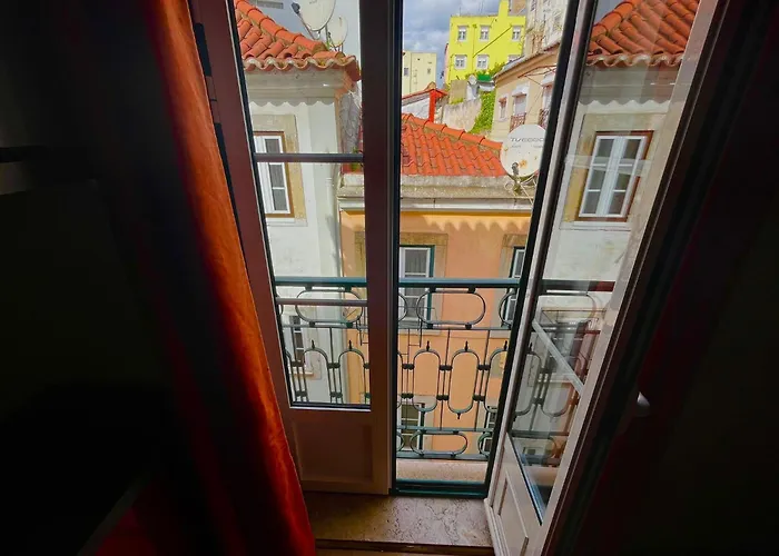 2 Bedroom, 2 Bathroom - Travessa Da Madalena *